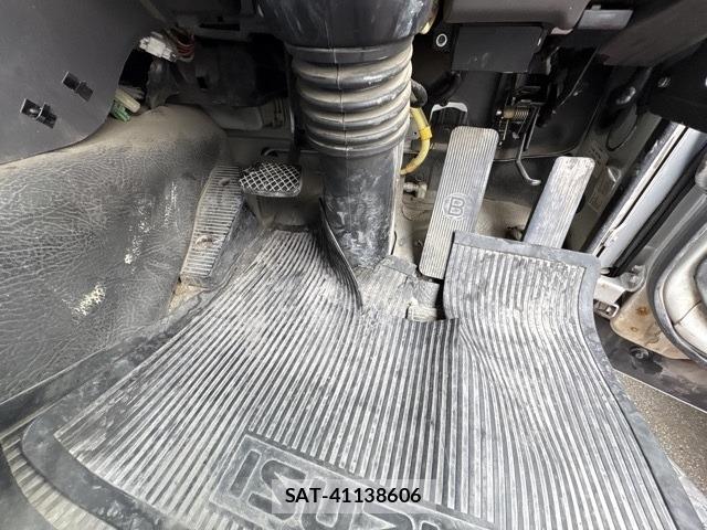 Isuzu GIGA 2013 8858200-4