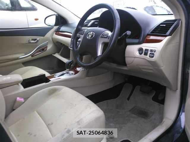 Toyota PREMIO 2014 8761349-3
