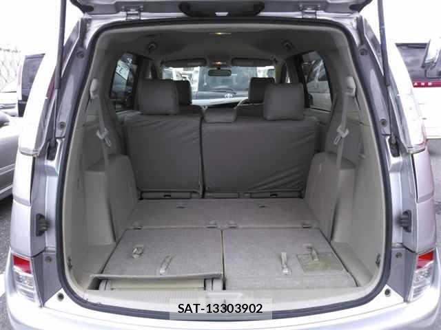 Toyota ISIS 2016 8825623-10