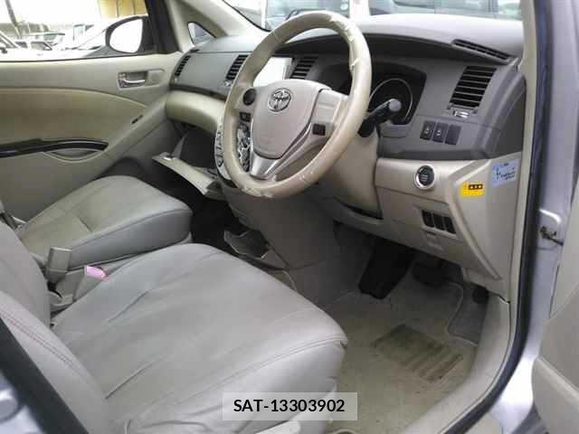 Toyota ISIS 2016 8825623-3