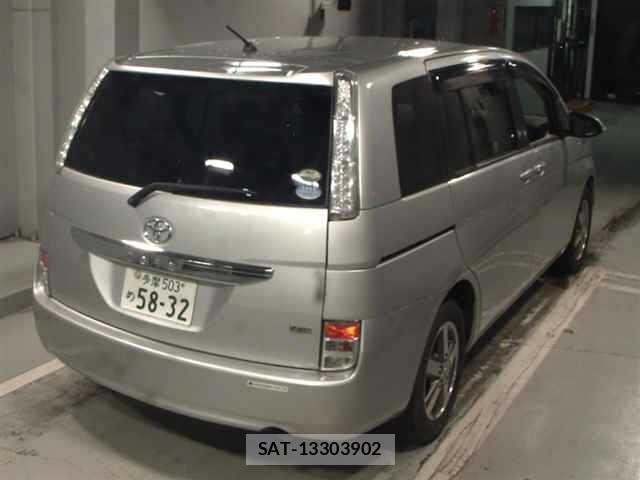 Toyota ISIS 2016 8825623-5