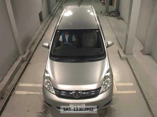 Toyota ISIS 2016 8825623-6