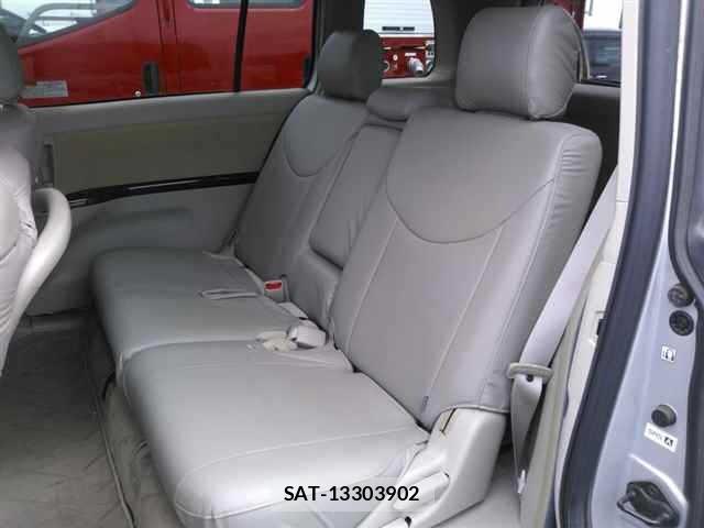 Toyota ISIS 2016 8825623-9