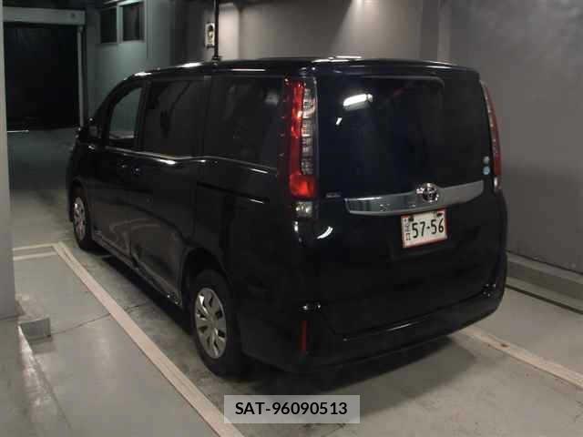Toyota NOAH 2015 8862391-1