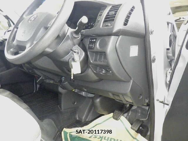 Toyota HIACE VAN 2015 8910189-6