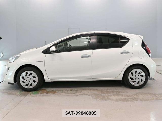 Toyota AQUA 2017 8862359-4
