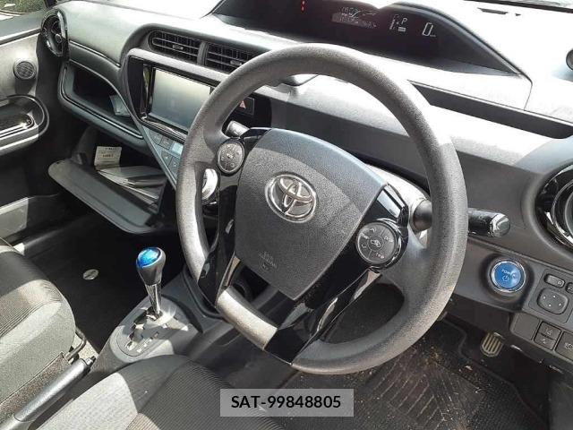 Toyota AQUA 2017 8862359-9