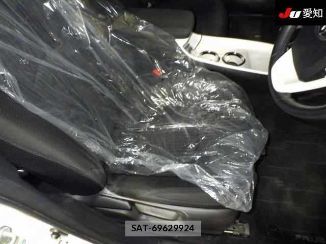 Toyota PRIUS 2017 8911311-6