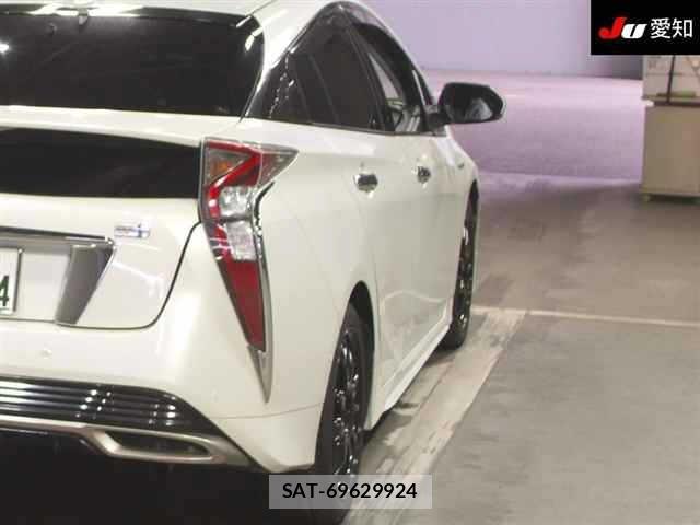 Toyota PRIUS 2017 8911311-8