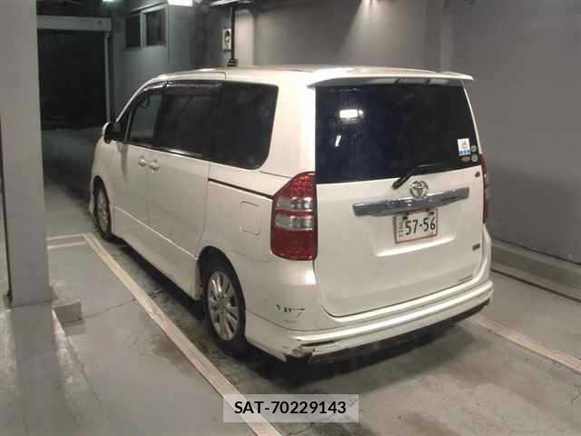 Toyota NOAH 2011 8765189-1