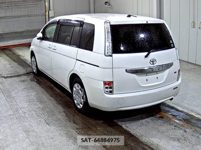 Toyota ISIS 2015 8777960-1