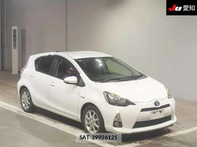Toyota AQUA 2013 8862366-0