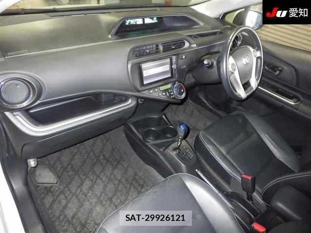 Toyota AQUA 2013 8862366-3