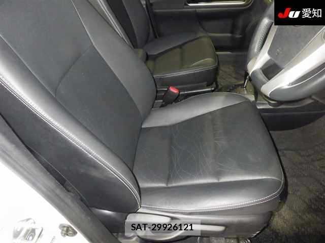 Toyota AQUA 2013 8862366-6
