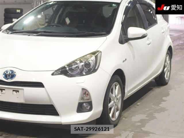 Toyota AQUA 2013 8862366-7