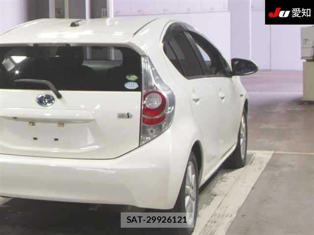 Toyota AQUA 2013 8862366-8