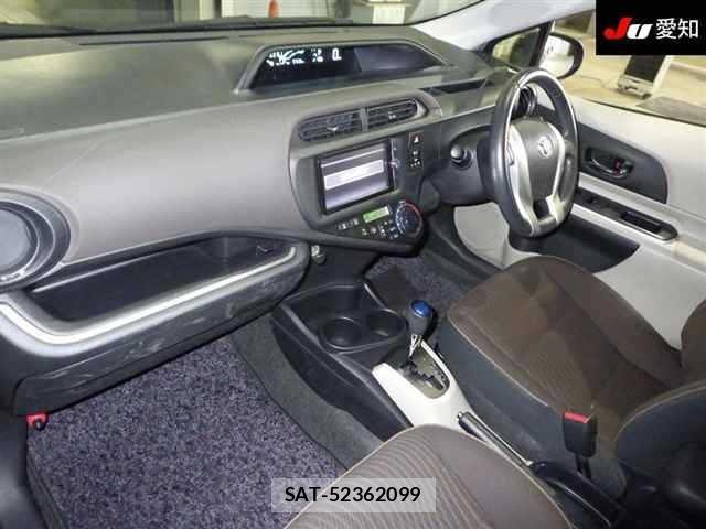 Toyota AQUA 2014 8862367-3