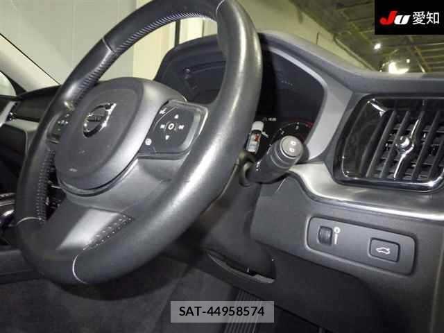 Volvo XC60 2018 8861601-5