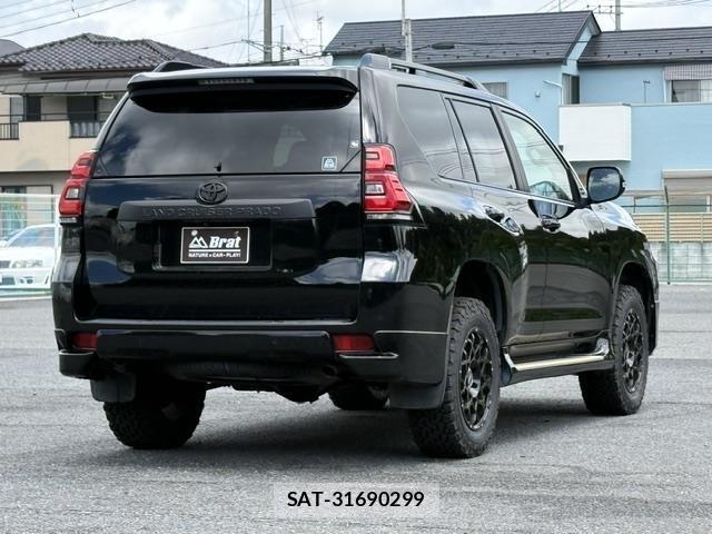 Toyota LAND CRUISER PRADO 2018 8906850-13
