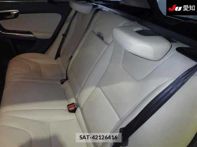 Volvo V60 2017 8868367-4
