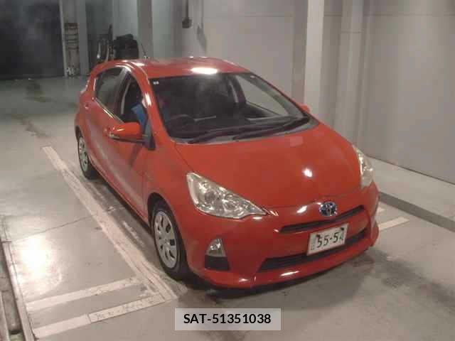 Toyota AQUA 2013 8682928-0