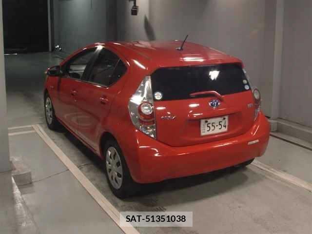 Toyota AQUA 2013 8682928-1