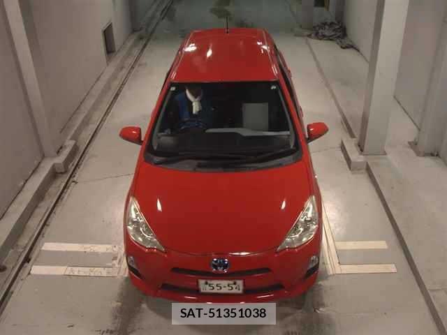 Toyota AQUA 2013 8682928-6