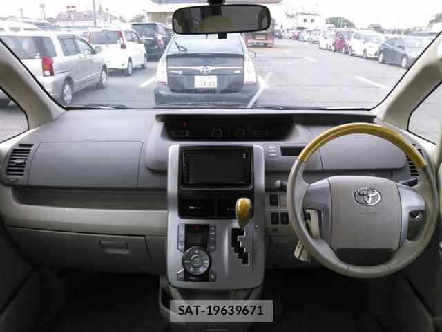 Toyota NOAH 2009 8683104-8
