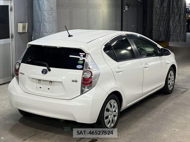 Toyota AQUA 2012 8944689-5