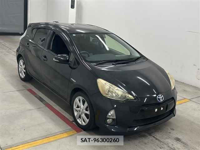Toyota AQUA 2013 8705888-0
