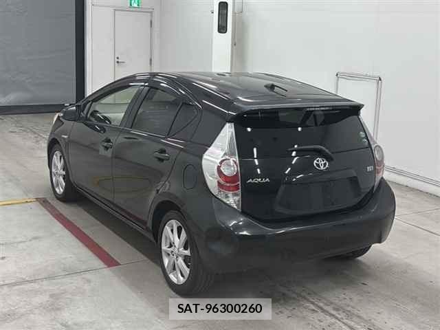 Toyota AQUA 2013 8705888-1