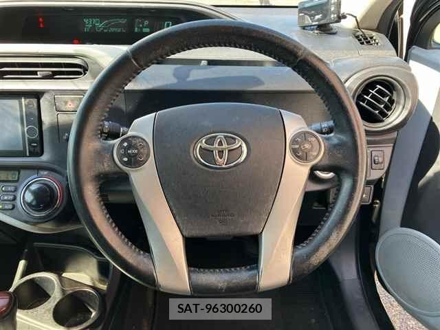 Toyota AQUA 2013 8705888-3