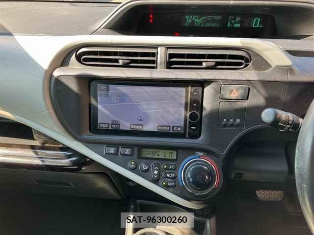 Toyota AQUA 2013 8705888-6