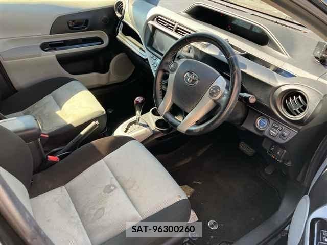 Toyota AQUA 2013 8705888-7