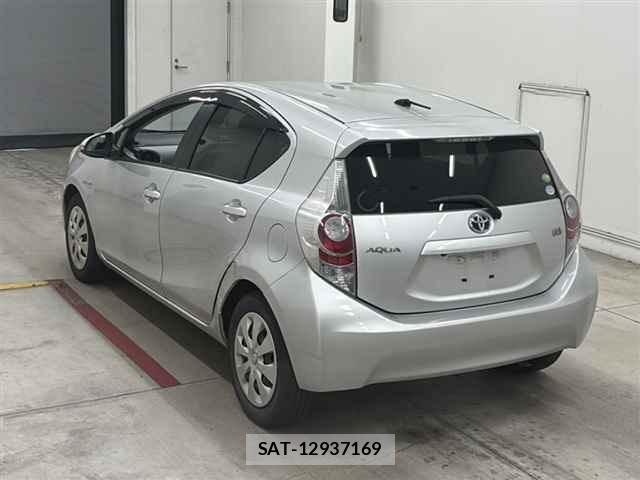 Toyota AQUA 2013 8705893-1