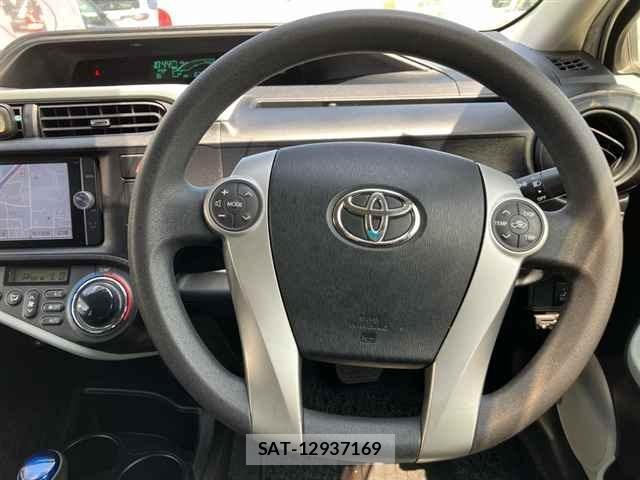 Toyota AQUA 2013 8705893-3
