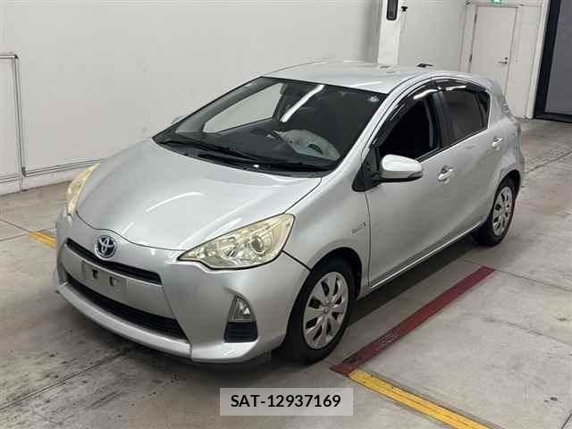 Toyota AQUA 2013 8705893-4