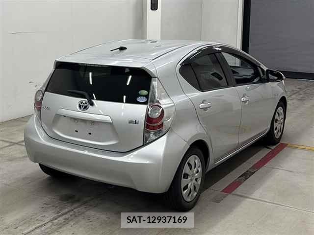 Toyota AQUA 2013 8705893-5