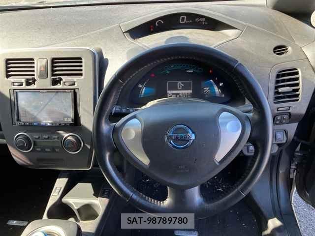 Nissan LEAF 2013 8748203-3