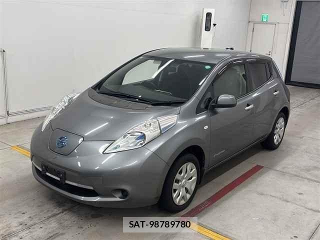 Nissan LEAF 2013 8748203-4