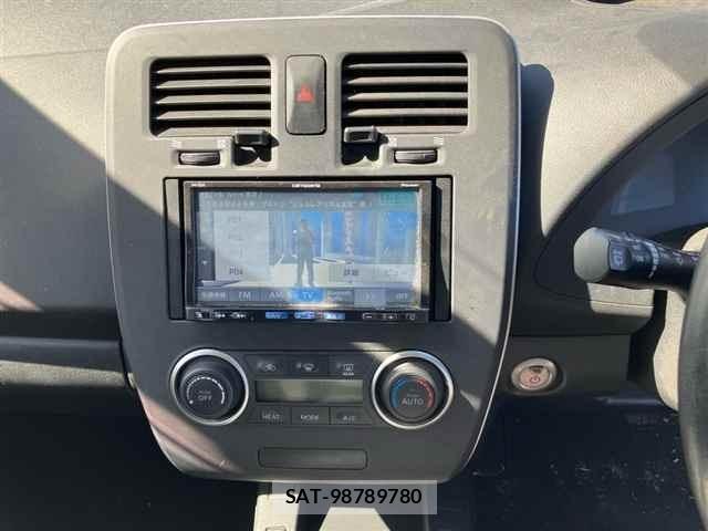 Nissan LEAF 2013 8748203-6