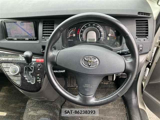 Toyota ISIS 2005 8707674-3