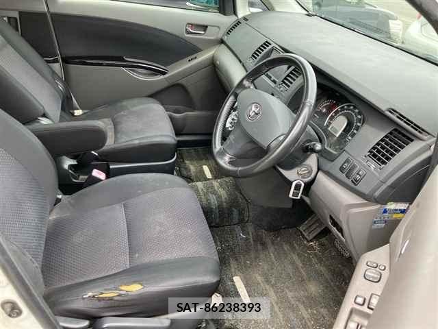 Toyota ISIS 2005 8707674-7