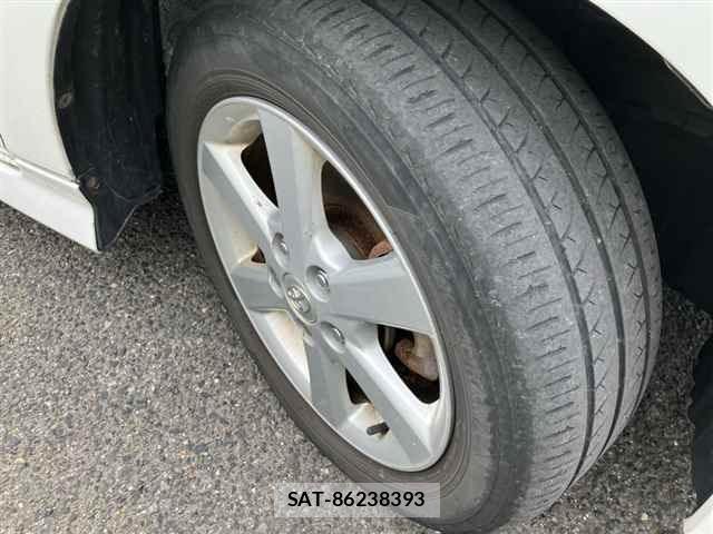Toyota ISIS 2005 8707674-9