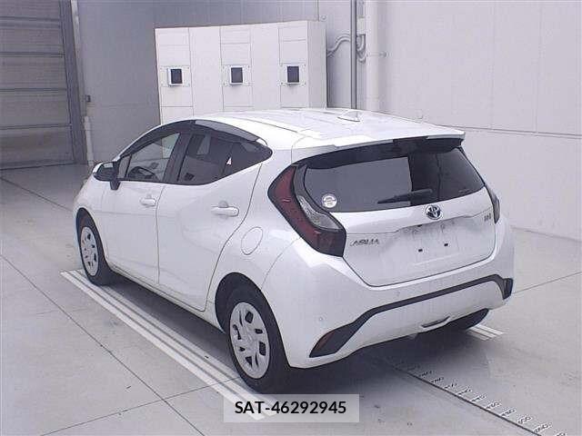 Toyota AQUA 2023 8949807-1