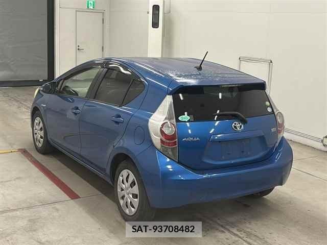 Toyota AQUA 2013 8722586-1
