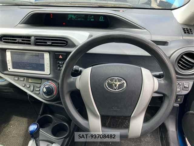 Toyota AQUA 2013 8722586-3