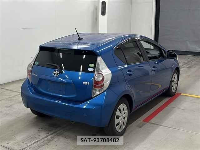 Toyota AQUA 2013 8722586-5