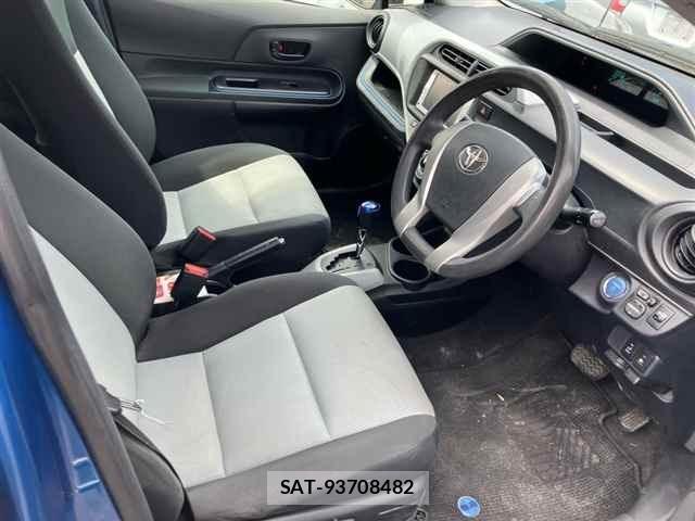 Toyota AQUA 2013 8722586-7