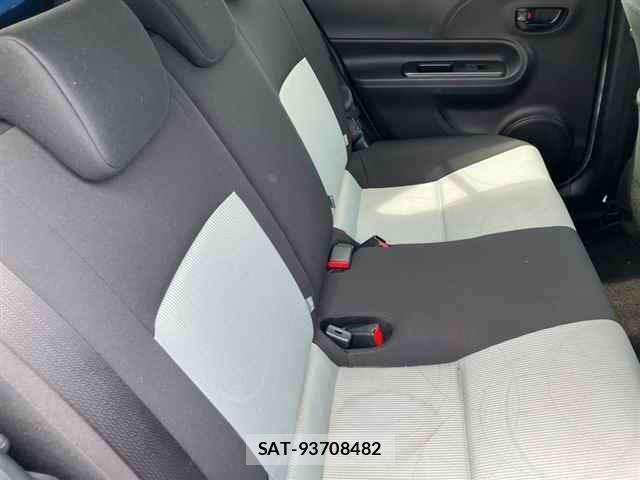 Toyota AQUA 2013 8722586-8
